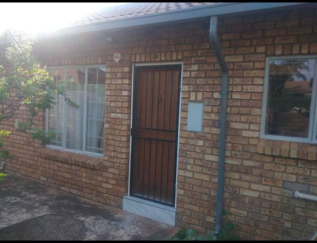 2 BEDROOM SIMPLEX FOR SALE IN ROOIHUISKRAAL NORTH